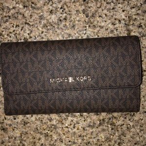 Michael Kors Carryall Jet Set Wallet